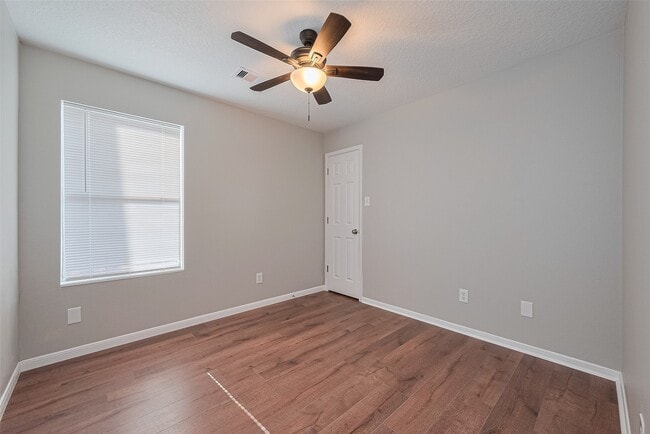 Building Photo - 12230 Hawthorne Hill Cir