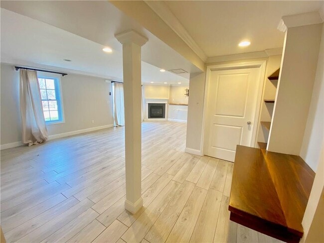 Building Photo - 9 Marshall Ln