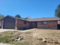Building Photo - 1704 Pyrenees St