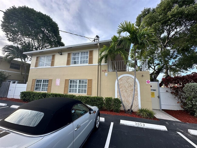 Building Photo - 305 NE 16th St