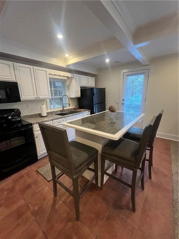 Building Photo - 554 E Main Rd