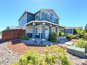 Building Photo - 3800 SE Ryunkin St