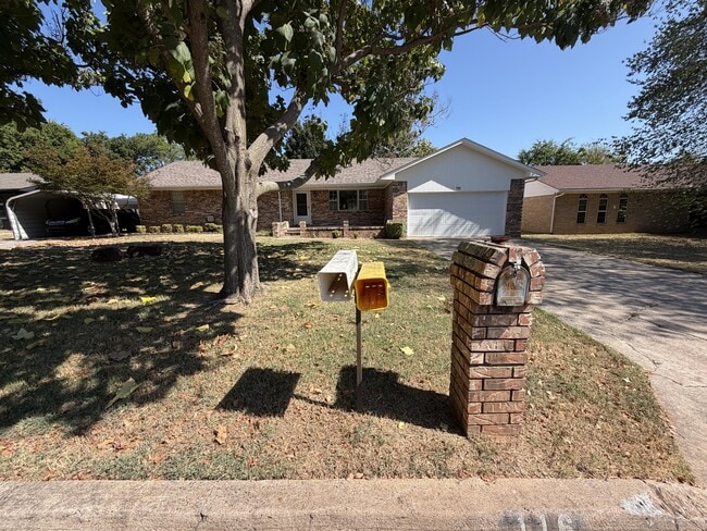Building Photo - 116 Fern Dr