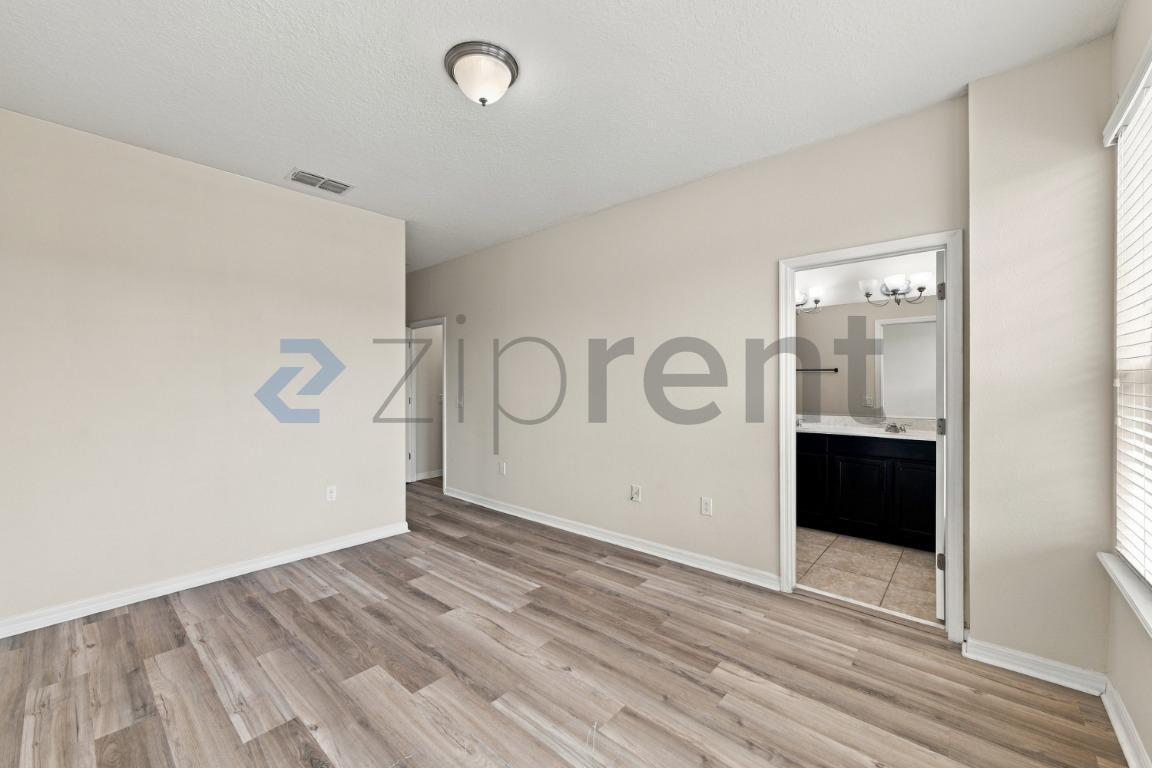 Building Photo - Unit