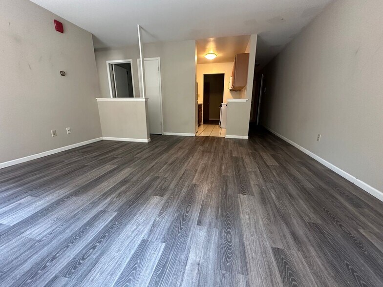 Interior Photo - 3069 Oakland