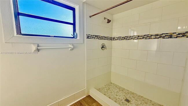 Building Photo - 6969 SW 36th Dr