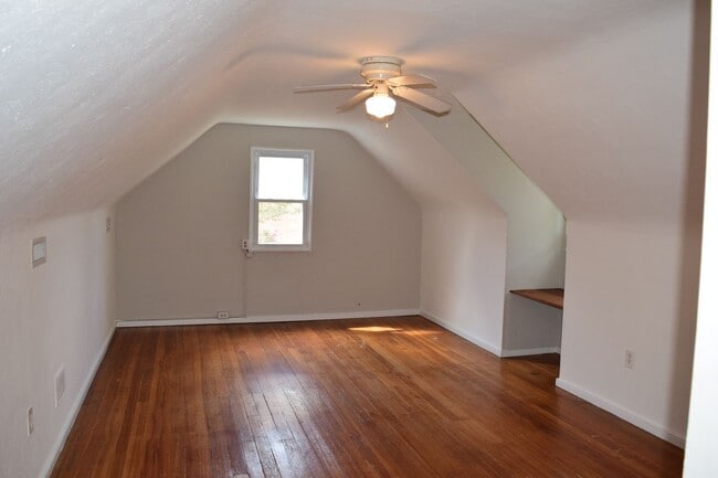 Building Photo - Nice Westend Brick home in the U of R area