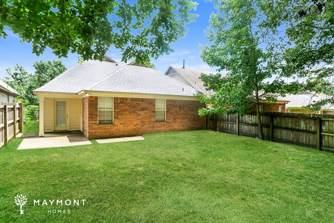 Building Photo - 1413 Marhill Cove