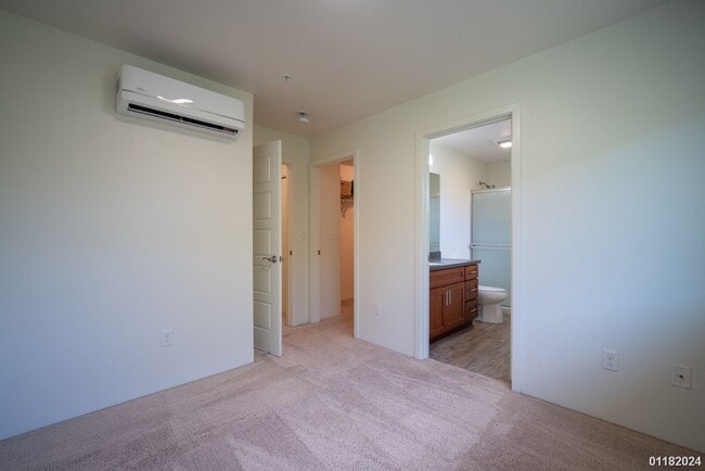 Building Photo - 3bd/2.5ba condo with 2 assigned parking sp...