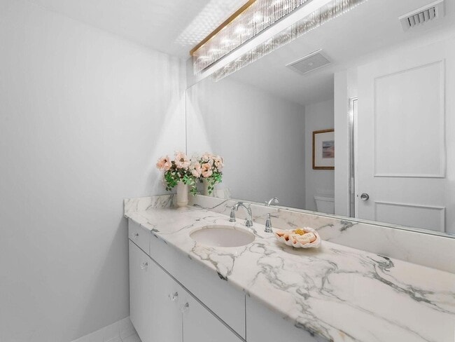 Building Photo - 2727 S Ocean Blvd