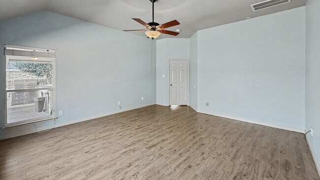 Building Photo - Charming Single-Story Home with Fireplace & Resort-Style Community Amenities in Dallas, TX