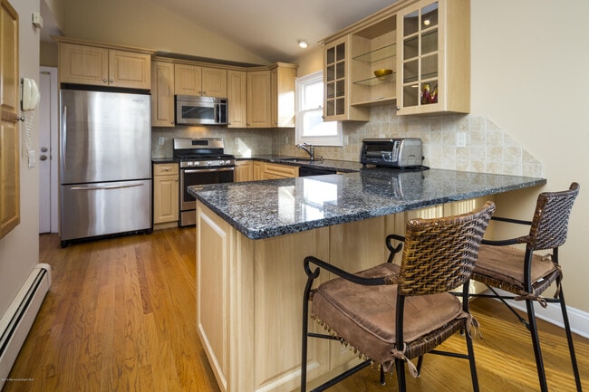 Building Photo - 41 White St