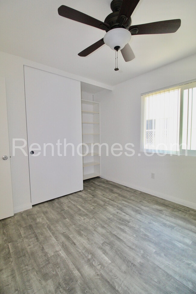 Building Photo - 11327 Linares St