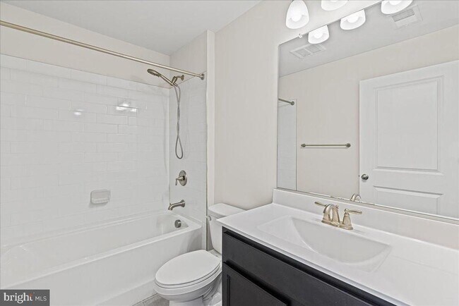 Building Photo - 9 Venice Ln