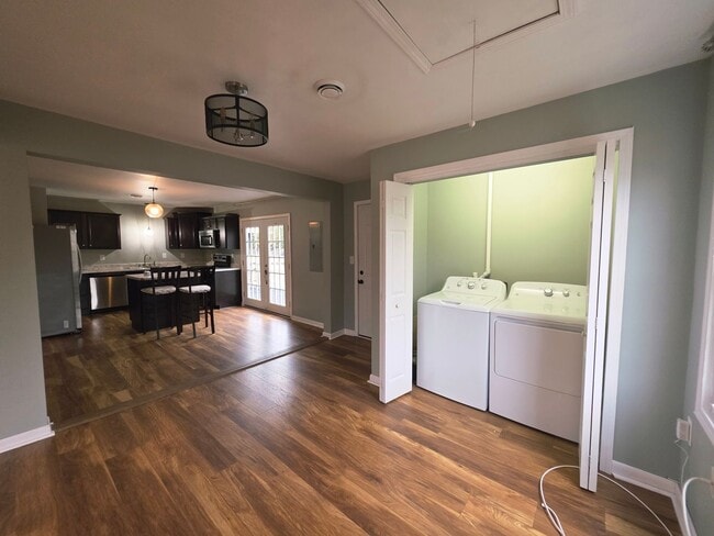 Building Photo - 3 Bedroom 1.5 BA Hubert