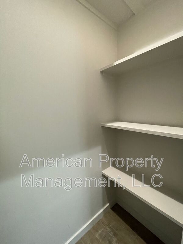 Building Photo - 311 N Choctaw Ave