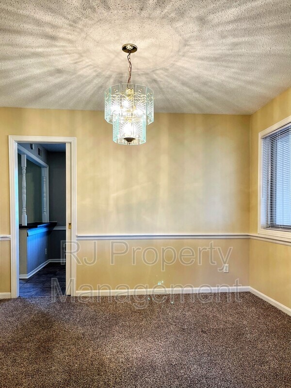 Building Photo - 3235 Foxgate Dr