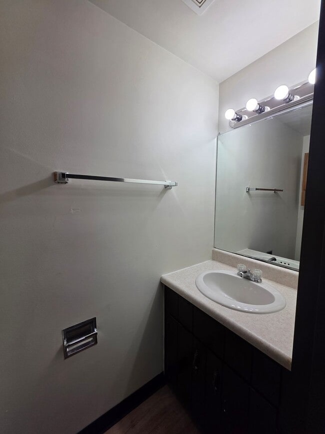 Building Photo - 1213-1215-1215 S Erie St