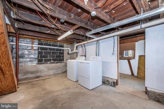 Building Photo - 10 East E Street
