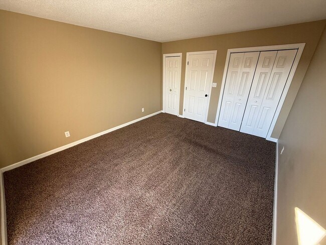 Building Photo - ** Holiday Special ** No rent until January 1st, 2026 plus $100 CASH bonus - Exp. 12/31/25