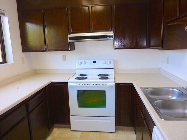 Building Photo - Huge Two Bedroom On the Creek in South Anchorage