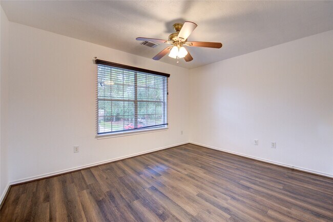 Building Photo - 5010 Moss Garden Ln