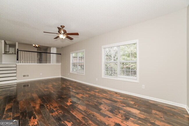 Building Photo - 5725 Newnan Cir