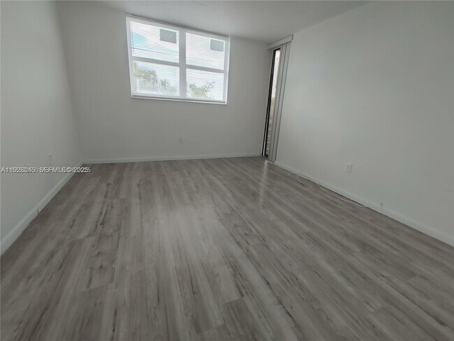 Building Photo - 1820 SW 81st Ave