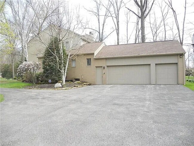 Primary Photo - 955 Royal Arms Dr