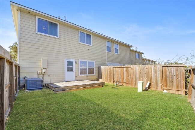 Building Photo - 15819 Misty Loch Ln