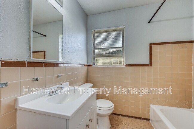 Building Photo - 7 Pershing Dr