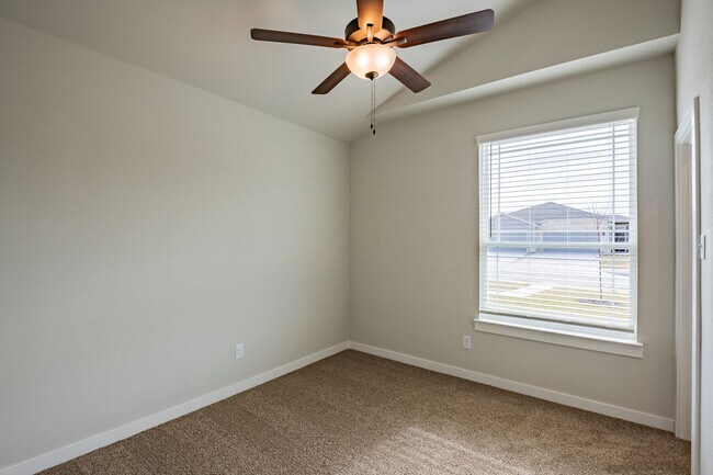 Building Photo - 609 Wheatfield Dr