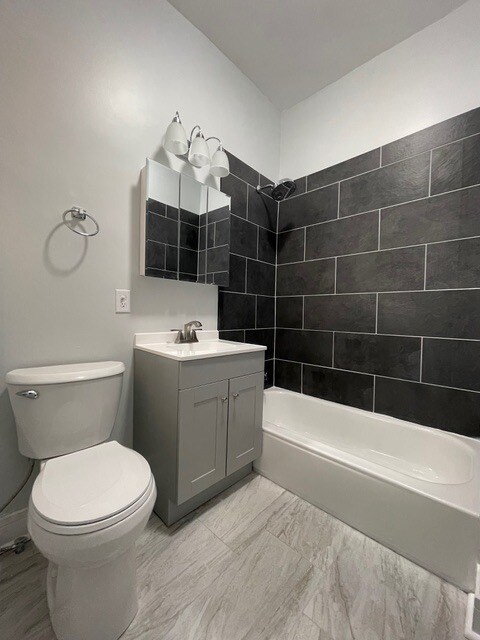 Building Photo - 916 W 68th St
