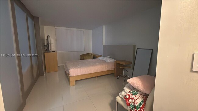 Building Photo - 6039 Collins Ave