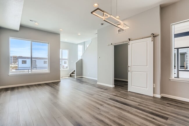 Building Photo - 5315 E 63rd Pl