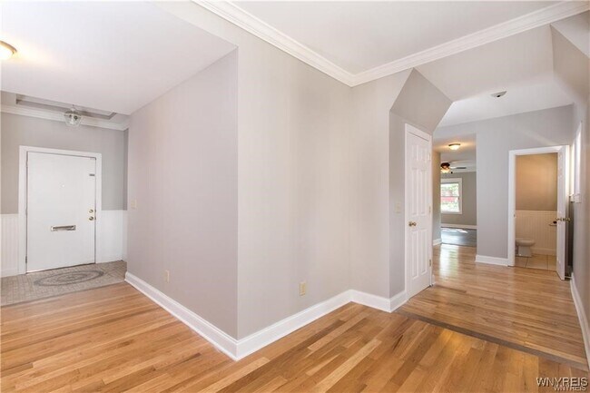 Building Photo - 371 Linwood Ave