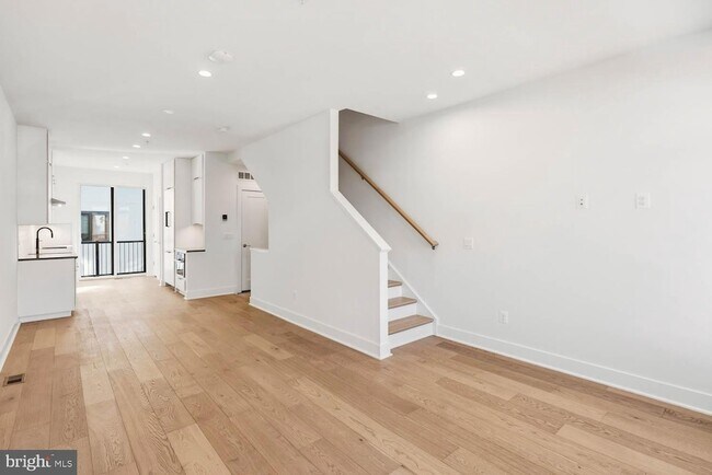 Building Photo - 2607 1st St NW