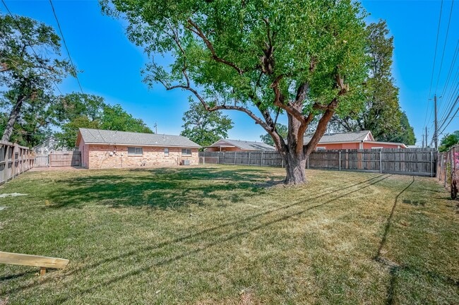 Building Photo - 7027 Inkberry Dr