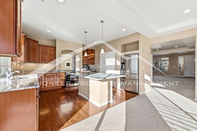 Building Photo - Gorgeous Home with Central AC and Washer/D...