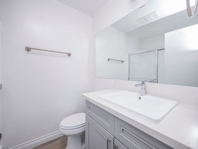 Building Photo - 20951 Roscoe Blvd