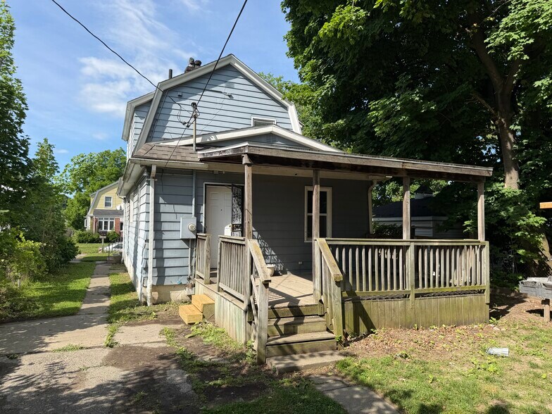Building Photo - 2028 Joliet St