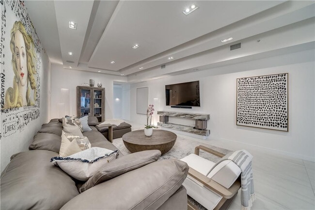 Building Photo - 2200 N Ocean Blvd