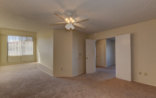 Building Photo - Great views from this 2X2 Montana Terrace ...