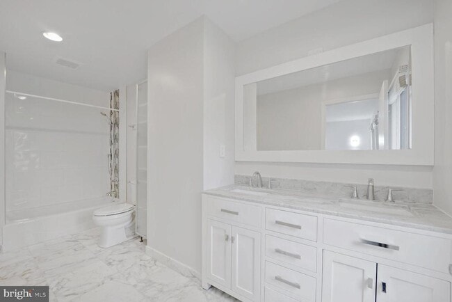 Building Photo - 6929 Mclean Park Manor Ct