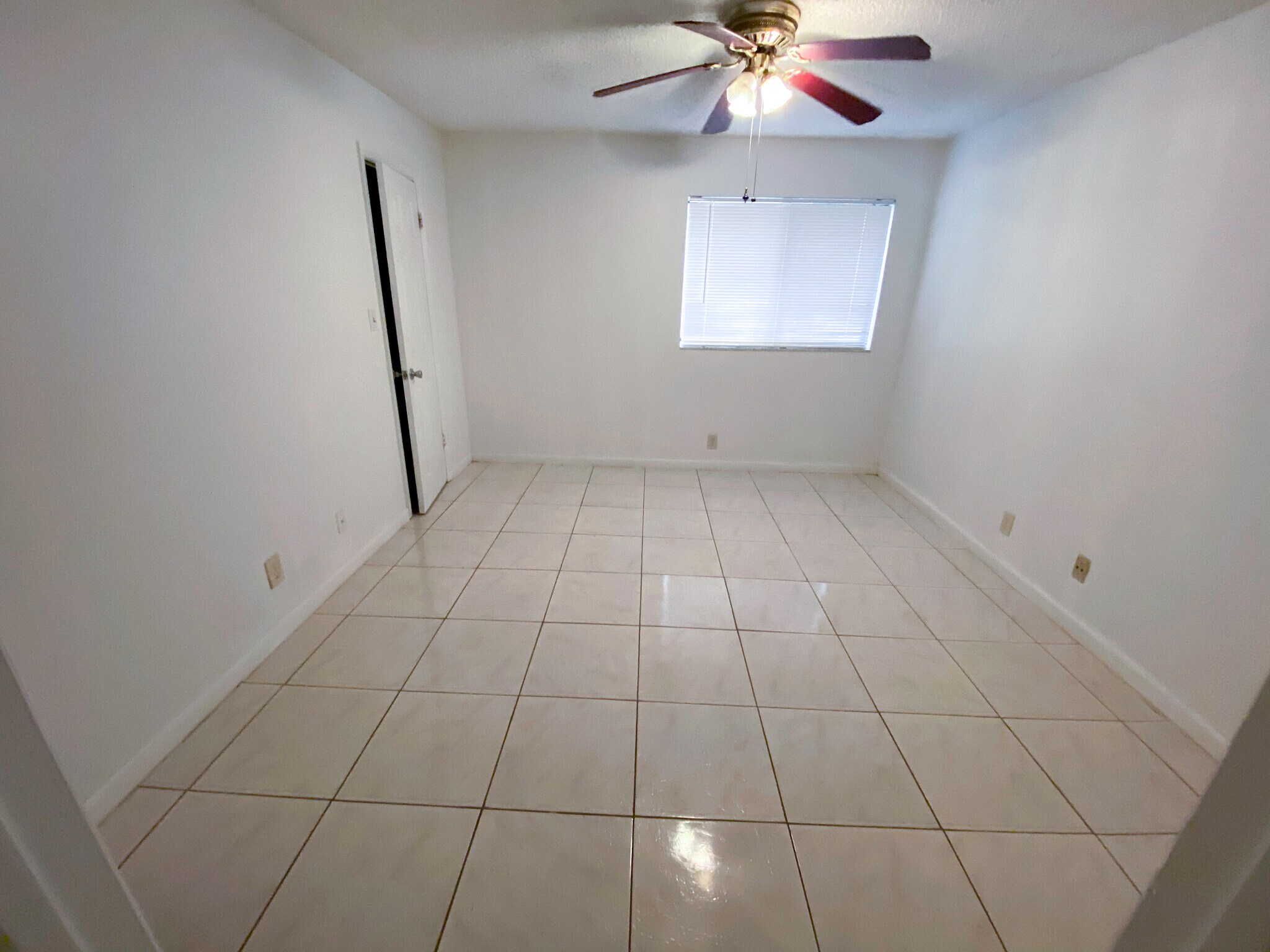 Building Photo - 2866 S University Dr