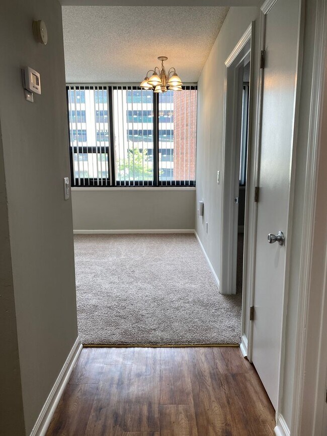 Building Photo - wh305