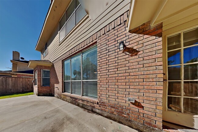 Building Photo - 30110 Granum Dr