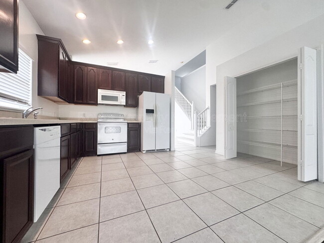 Building Photo - 661 Hacienda Cir