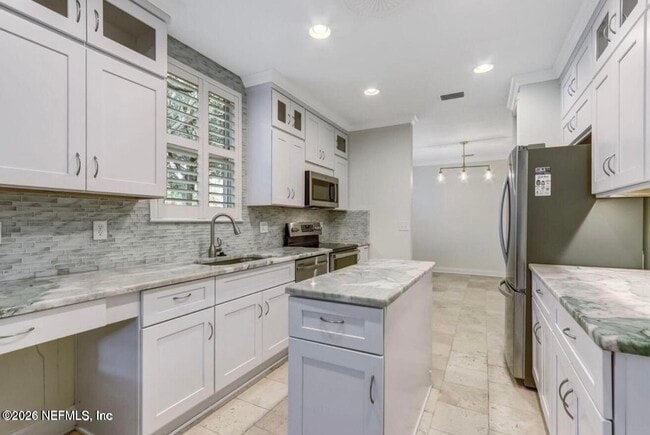 Building Photo - 156 Hidden Palms Ln