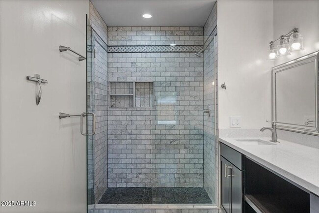 Building Photo - 838 E Belmont Ave